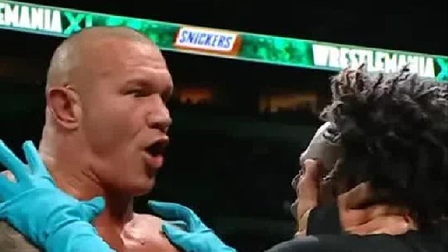 兰迪有仇当场就要报！