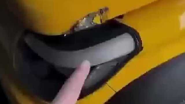 修车师傅惊现纸壳引擎盖，颠覆了我对汽车的认知！