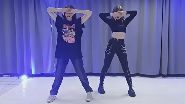 俄罗斯姑娘才艺表演24.03.14_双人舞00