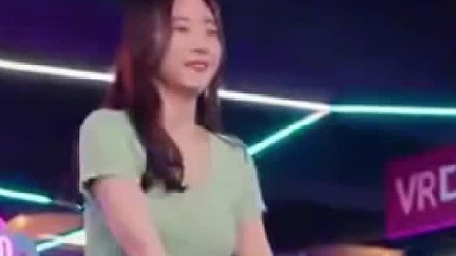 韩国美女挑战电动野牛！结果被牛哥教作人！感觉身体已飞