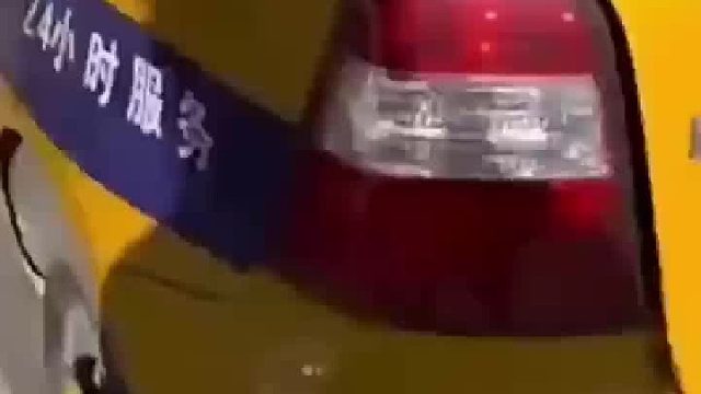 开锁师傅被锁车