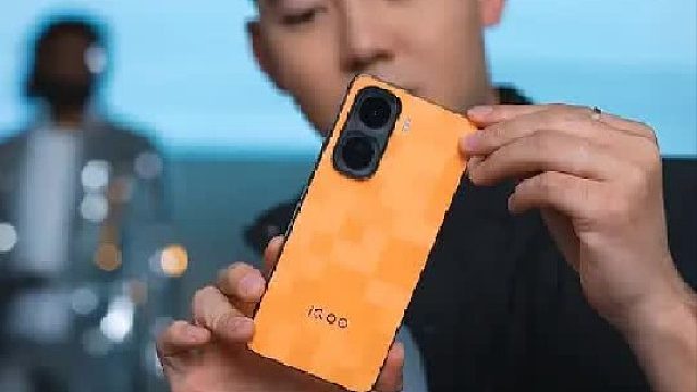 像素方橙 iQOO Neo11 上手体验