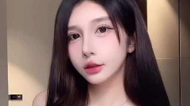 氛围感直接焊在身上！自拍里的穿搭小心机