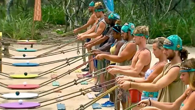 硬核耐力挑战，只要拉着绳索圆球不掉下，5万美刀就能抱回家