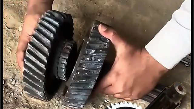 看老巴师傅如何维修损坏的后桥驱动轴的