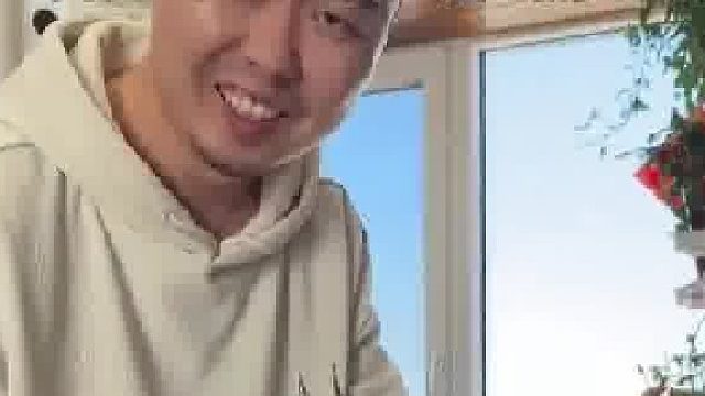 男生说打游戏有点卡，女生斥巨资给他买了这东西