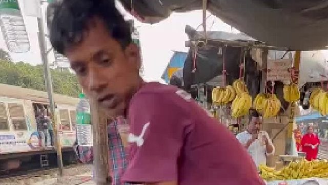 印度街头现超大杯！你敢信？