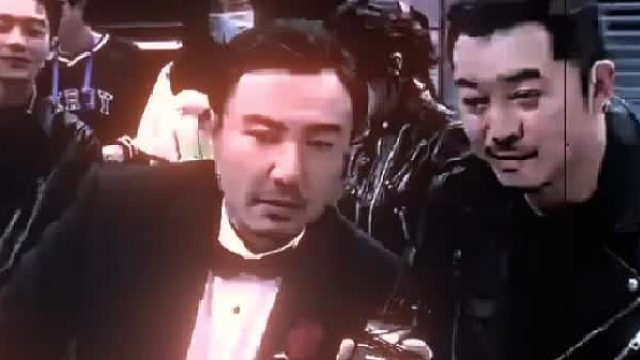 哼，不和你玩了