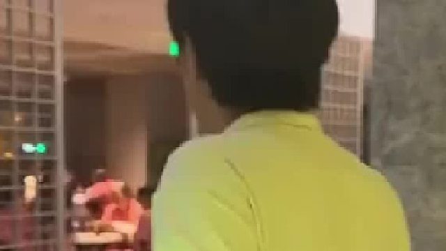 男子在洗浴中心想打麻将缺人直接一嗓子，网友E人到哪都不缺牌友