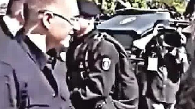 狙击手：你是唯一和我握手的长官！