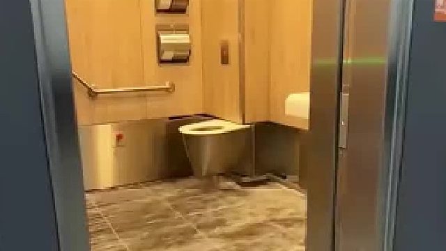 现在公厕都这么先进了吗？全自动清洗全厕所