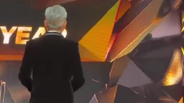 周润发权志龙出席晚会，周润发法拉利老了还是法拉利