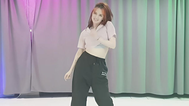 俄罗斯姑娘才艺表演24.03.17_小逗比(安娜)02