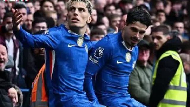 蓝军处子球！加纳乔低射破门