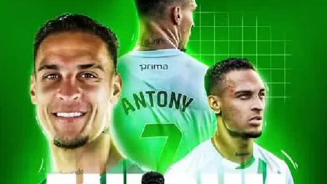 安东尼倒钩踢到对手头部