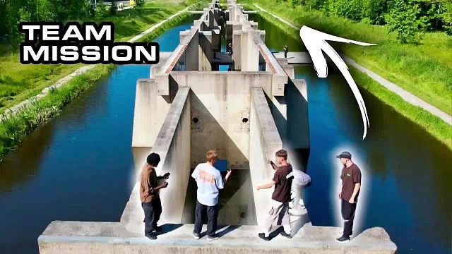 池塘中间突然冒出一座神秘建，小伙发现后，立马决定极限挑战