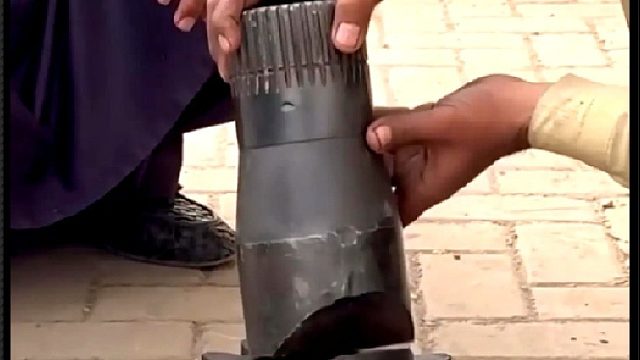 看老巴师傅如何维修损坏的摆动马达轴的