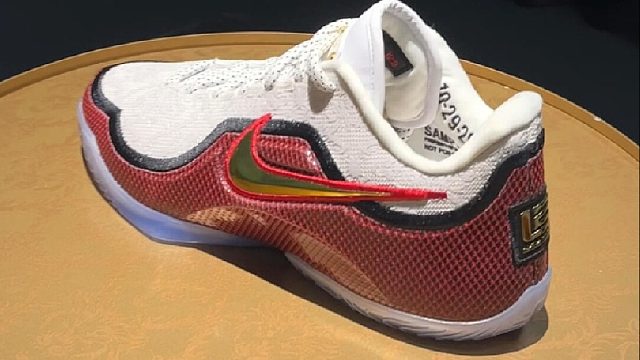 没气垫了？詹姆斯23代开箱 配置解析