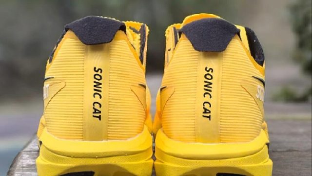 NlKE巅峰跑鞋!200多拿下赚麻啦!