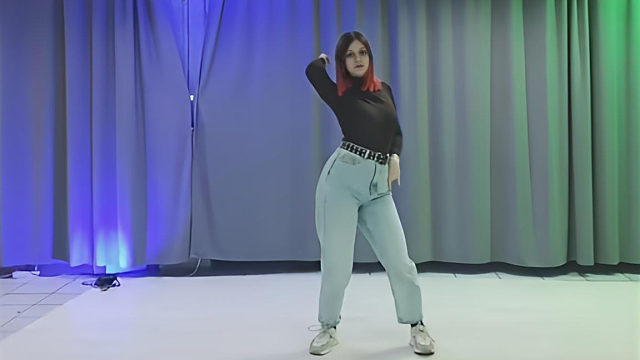 俄罗斯姑娘才艺表演24.03.17_帕丽娜00