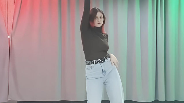 俄罗斯姑娘才艺表演24.03.17_帕丽娜01