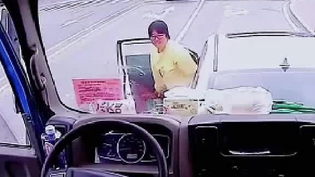 没行车记录仪说不清了！