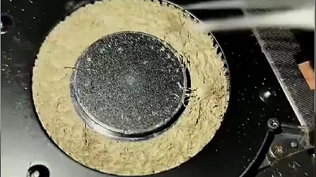 女子的电脑非常卡顿，检查后发现是积灰导致的，网友：估计买回去后就没清过 ​​​