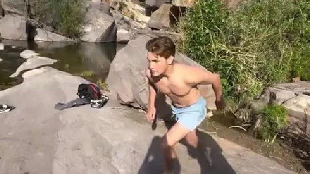 人生不过短短三万多天，再不疯狂就老了