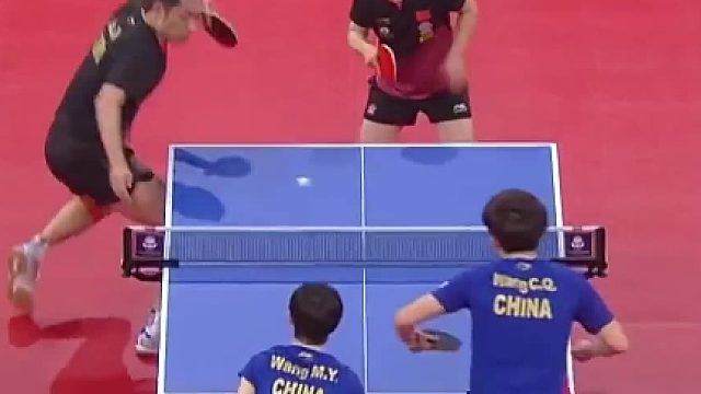 许昕搭档王楚钦，于乒乓球双打赛场斩获绝妙一球，堪称最佳得分瞬间。