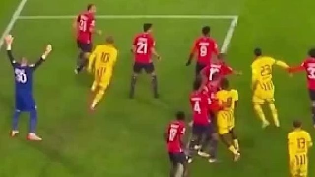 裁判：一个球真不够玩！