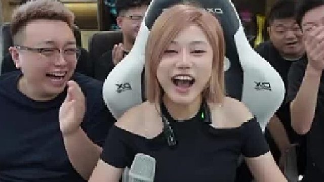 我承认你很有魅力，但你面对的是CF校长