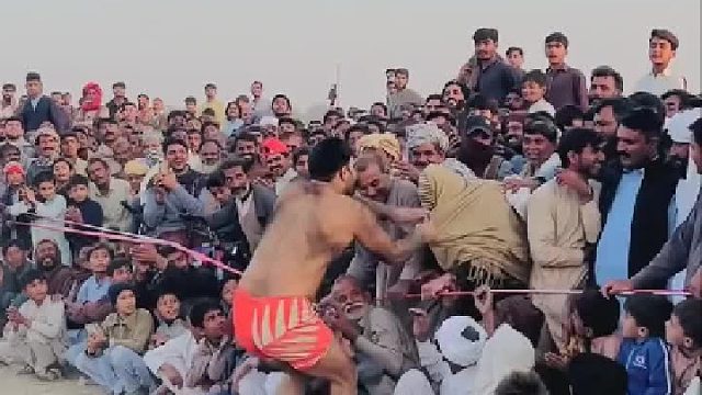 印度阿三的扇巴掌大赛 无比劲爆