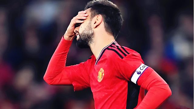 错失绝杀！B费补时禁区抽射踢飞郁闷抱头，曼联主帅低头无奈