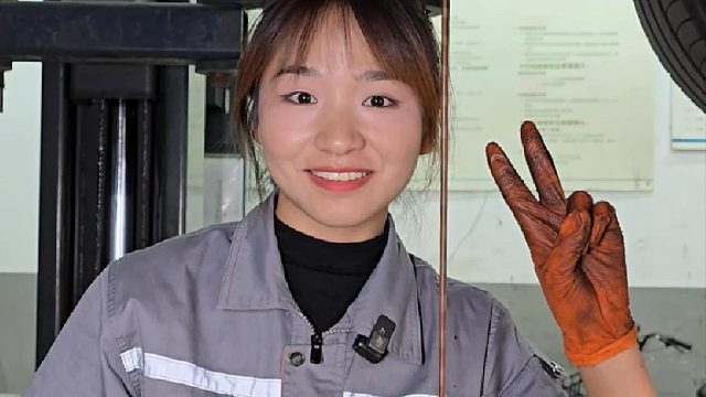 今天搞了个高难度活 换变速箱电脑