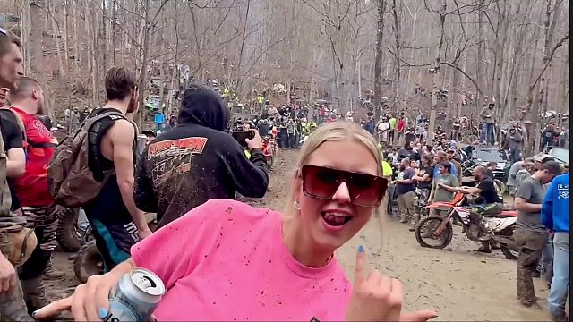 摩托车爬坡挑战，只要你不怕摔，就有机会赢得100美刀的大奖