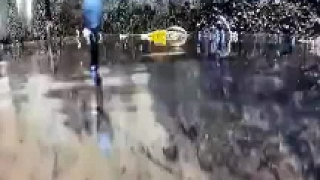 博主用水下摄像头高清拍摄鱼咬钩,网友_你好歹挂点东西啊