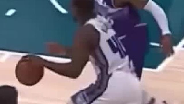 篮球恶犯了米切尔