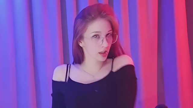 俄罗斯姑娘才艺表演24.03.18_静儿(拉达)01