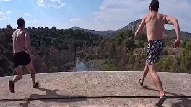 人生短短三万多天，再不疯狂就老了