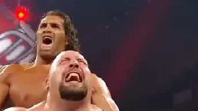 巨人卡里作死挑衅，大秀哥暴力反击