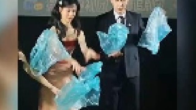 陈都灵这平衡不行啊，小时候肯定很少爬行