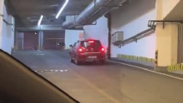 很默契，没有一个敢按喇叭的