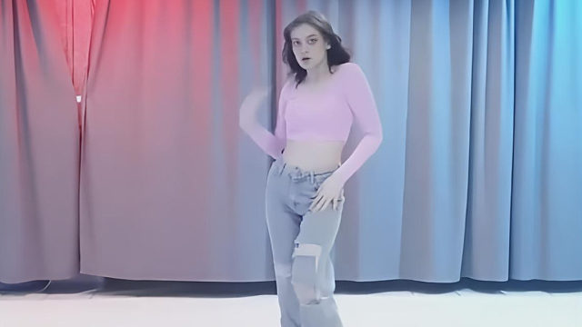 俄罗斯姑娘才艺表演24.03.18_画家(嘎贾)