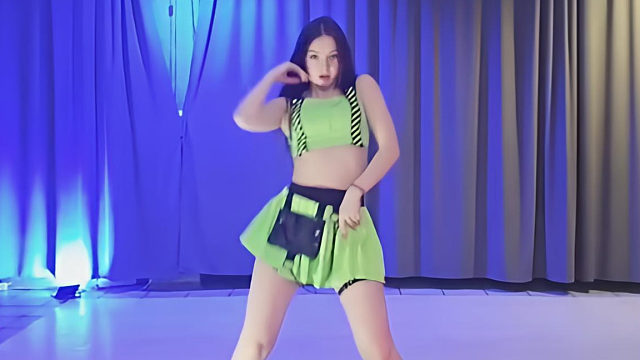 俄罗斯姑娘才艺表演24.03.18_空军(阿妮亚)01