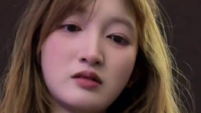 搞笑对白：女朋友问：点的两个很辣的“丫头”陪着喝酒 哪去了。