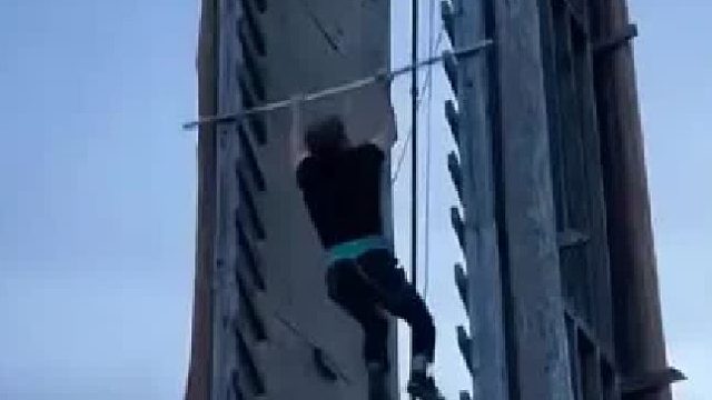 生命不应该在沉默中腐朽，应该在激情中燃烧！