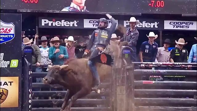 生死八秒，百万美元疯狂骑牛大赛，稍一失误就可能全村吃席