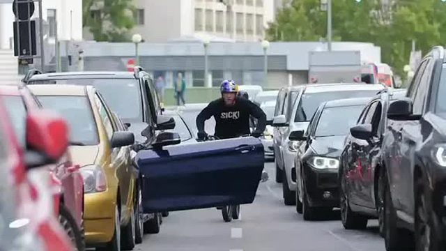 生命不应该在沉默中腐朽，应该在激情中燃烧！