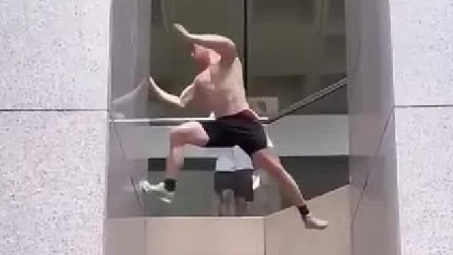 生命不应该在沉默中腐朽，应该在激情中燃烧！