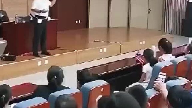 教授的“阴谋”：纸飞机掉不下来，学生们傻眼了！